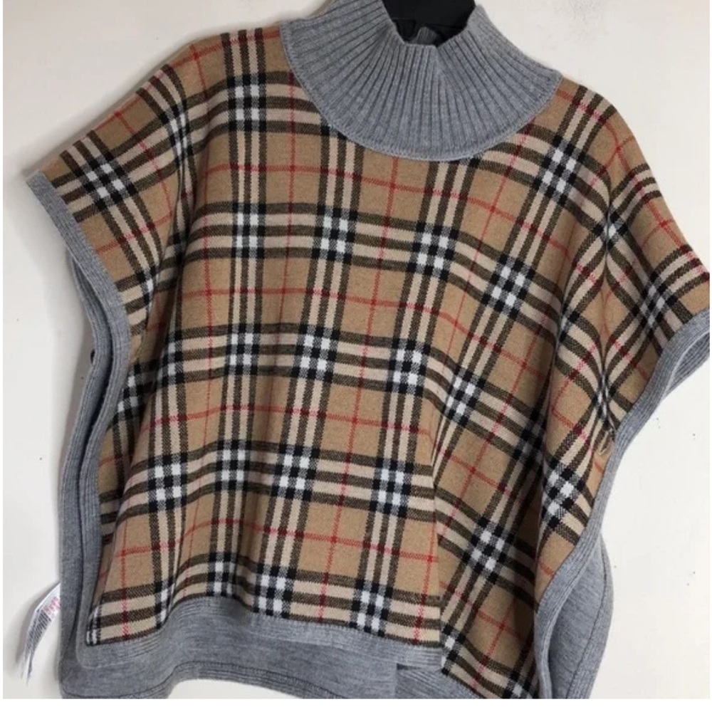 Burberry Gray Poncho with Plaid Accent - Picture 4 of 13